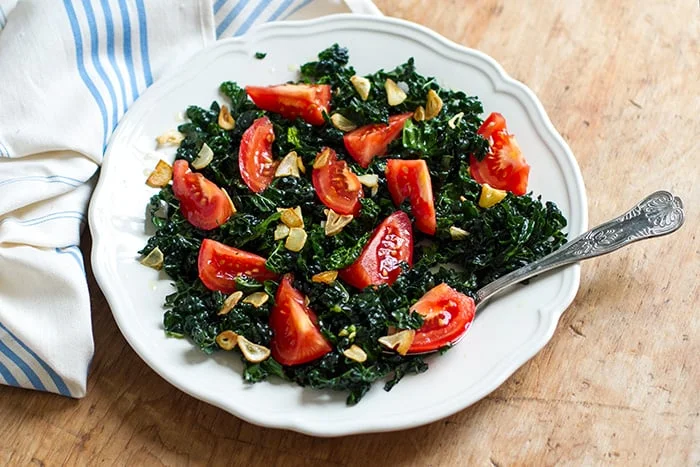 Cavolo Nero Salad With Tomatoes & Fried Garlic Oil